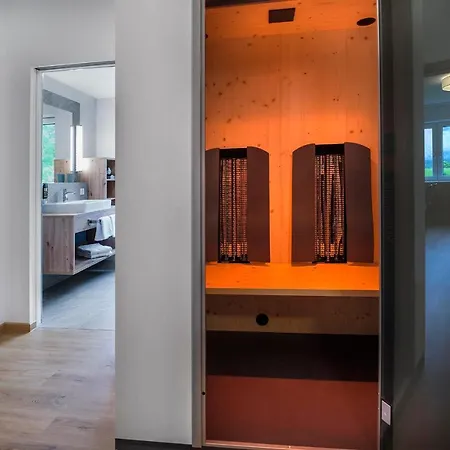 Appartementhaus Madlen 4* 茵特斯托德